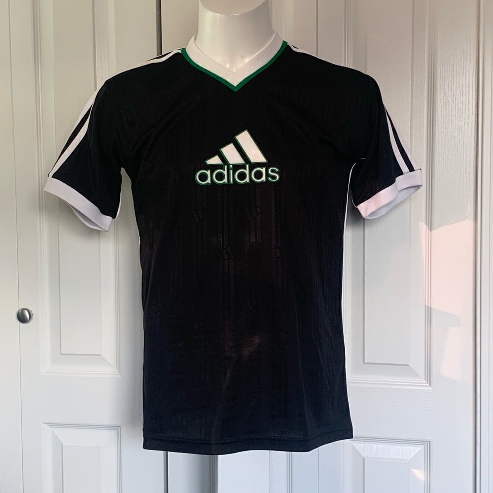 Retro adidas v-neck shirt